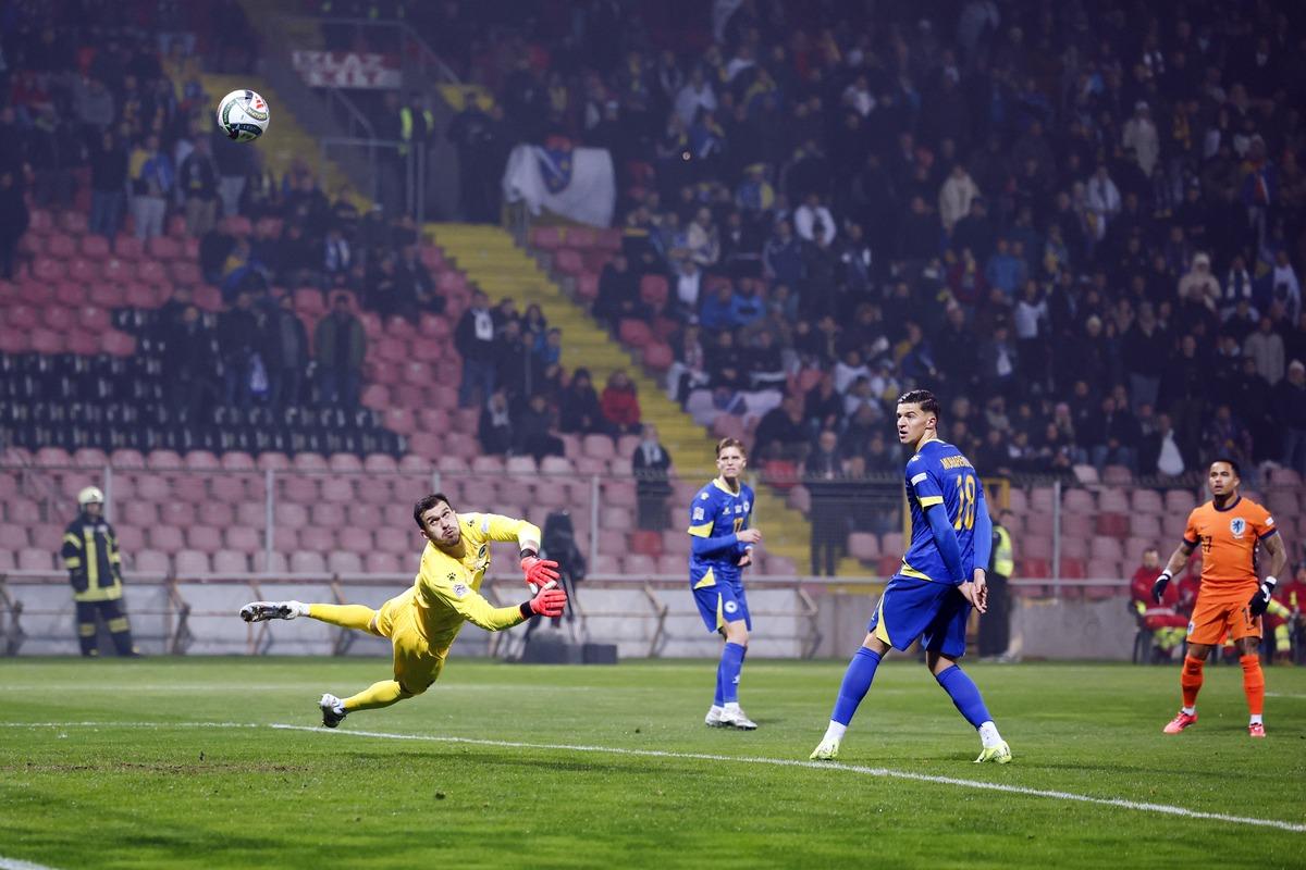 西蒙斯与侧 西蒙斯与侧