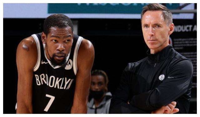 仍是临场执 仍是临场执